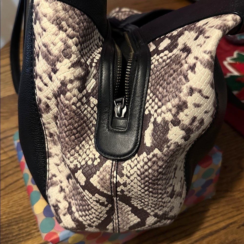 Coach Lexi Snake Embossed Leather Shoulder Bag. Limited edition. Beautiful - Picture 7 of 12